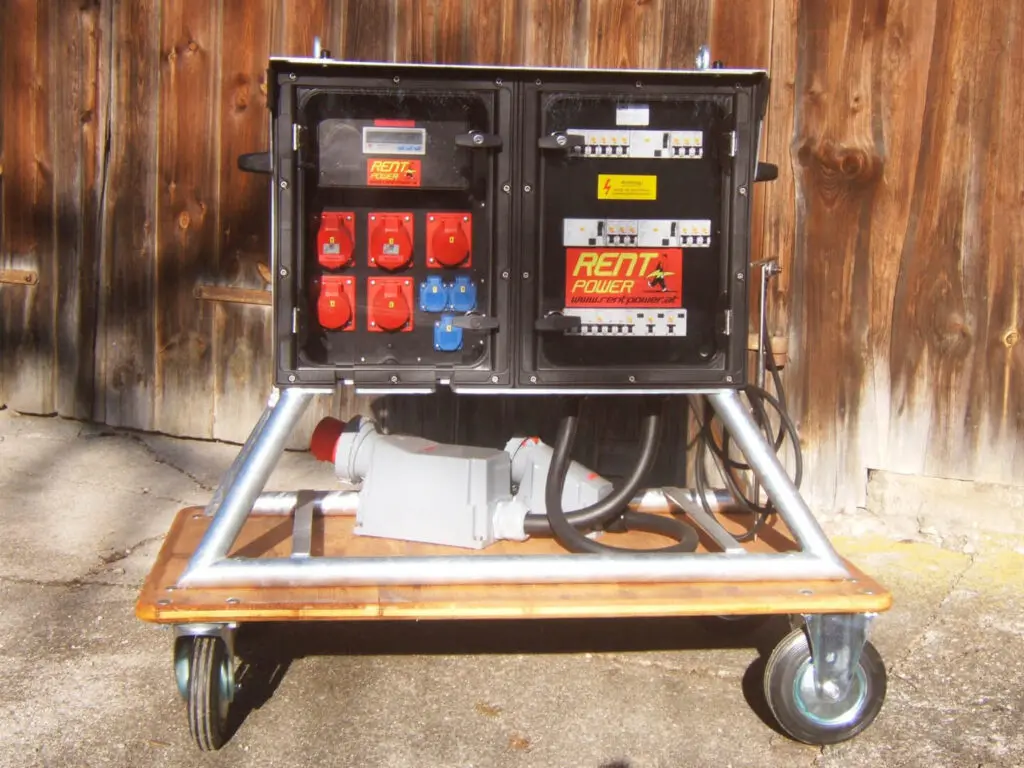 Standverteiler 63A - 125A speziell aufgebaut mit Multimeter. Jede Steckdose mit eigenem FI-Schutzschalter